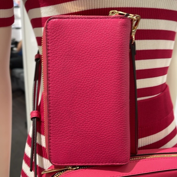 MICHAEL KORS LARGE FLAT MULTIFUNCTION PHONE CASE WALLET WRISTLET 
ELECTRIC PINK - Picture 3 of 16